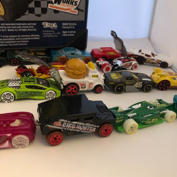 Hot Wheels Case With Cars Vintage Older Cars 17 - Picture 5 of 5